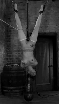 suspended slave has vibrator on pussy and neck stretched by weight'
